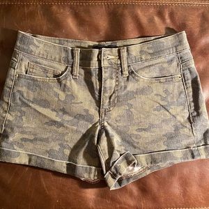 Camo stretch Mid waisted shorts